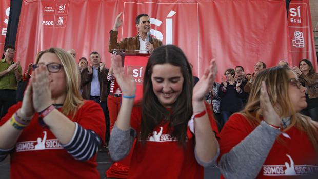 Pedro Sánchez invoca a la militancia: «El cambio vendrá de abajo»