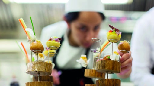 «Comerse el mundo» interpretacion de platos típicos de Tailandia, Japón, China y Perú