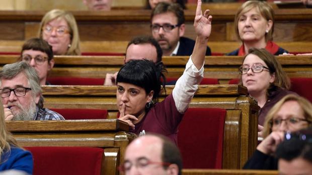 Anna Gabriel, de la CUP, en el Parlamento de Cataluña