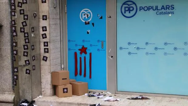 La sede del PP en Barcelona, después del ataque sufrido el lunes