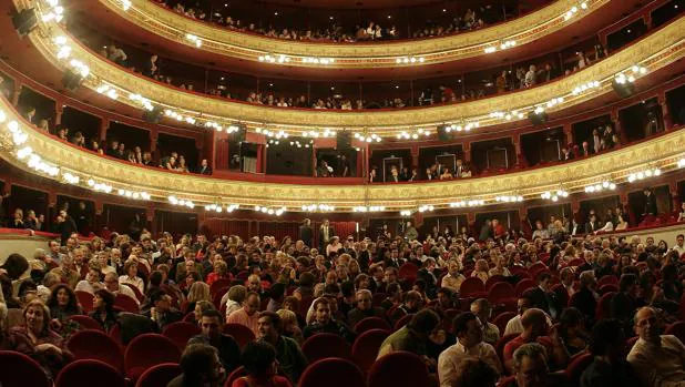 Público en el Teatro Calderón de Valladolid
