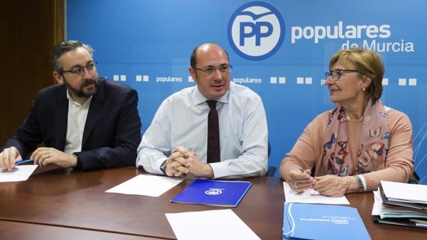 Crece el temor en el PP a que Rivera apoye la moción en Murcia con PSOE y Podemos