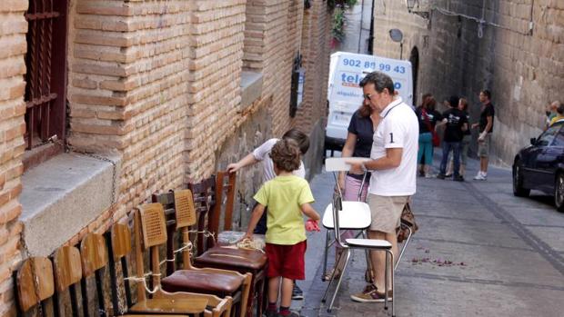 El PP pedía que las sillas tuvieran un precio diferente en función de su ubicación al sol o a la sombra, pero el Gobierno municipal ha rechazado la propuesta