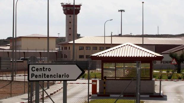 Acceso a la cárcel de Villena (Alicante)