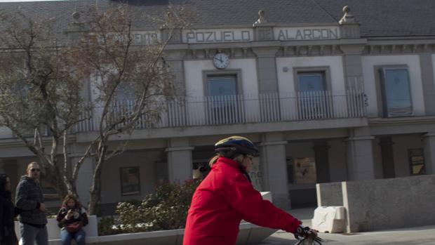 El portavoz de Cs, Miguel Ángel Berzal (derecha), junto a los portavoces de PSOE (centro) y Podemos (izquierda)