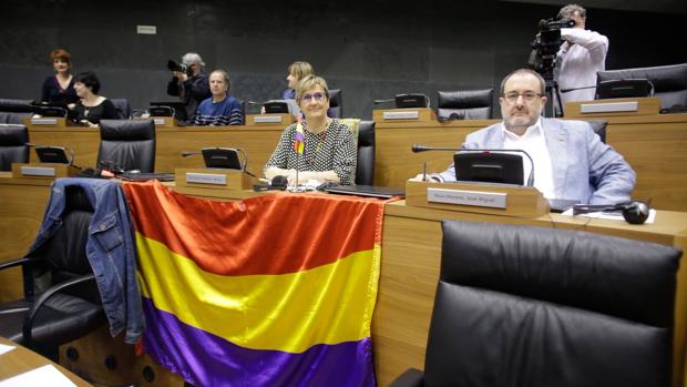 La bandera republicana ondeará en el Parlamento de Navarra el próximo 14 de abril