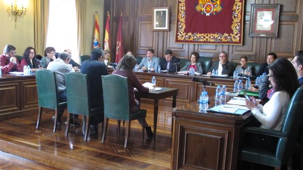 Acuerdo unánime de los políticos turolenses para exigir una unidad de radioterapia