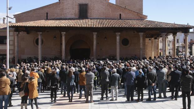 El féretro de la consejera fue despedido con fuertes aplasusos