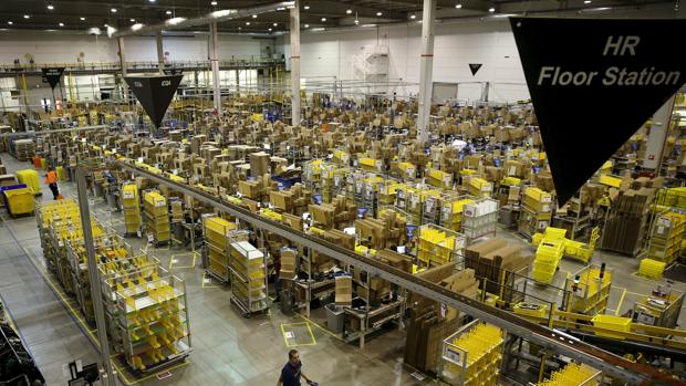 Una imagen del centro logístico de Amazon en Madrid
