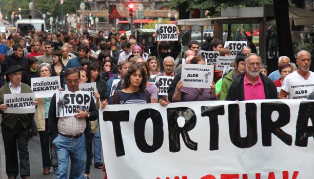 Absueltos cuatro guardias civiles acusados de torturar a la radical Sandra Barrenetxea