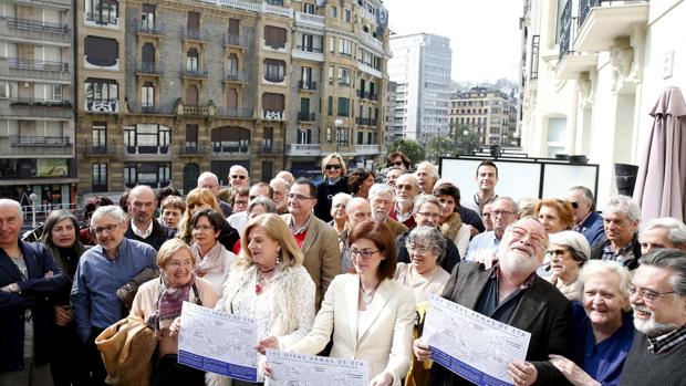 Imagen de la lectura del manifiesto «Por un fin de ETA sin impunidad»