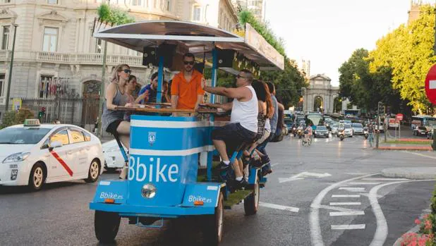 Uno de los vehículos «bicibirras» que circulan por Madrid