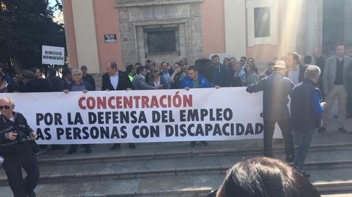 Pancarta de la concentración por los impagos a los centros especiales de empleo