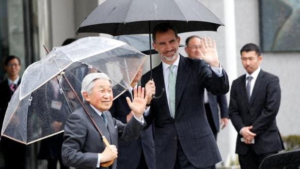 Don Felipe y el Emperador Akihito de Japón llegan al centro de prevención de terremotos en Shizuoka