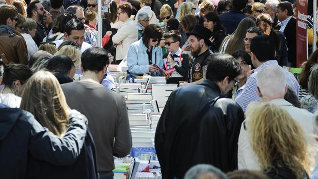 Puestos de venta de libros durante el pasado Sant Jordi