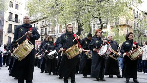 En 2009 también desfilaron los tamborilos de Helllín en Toledo