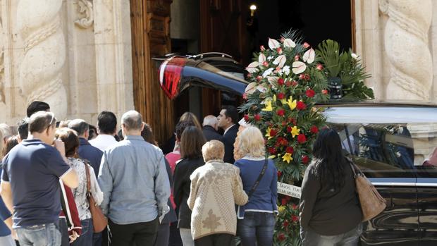 «La muerte de un niño no tiene sentido»: una emotiva homilía despide al pequeño Adrián