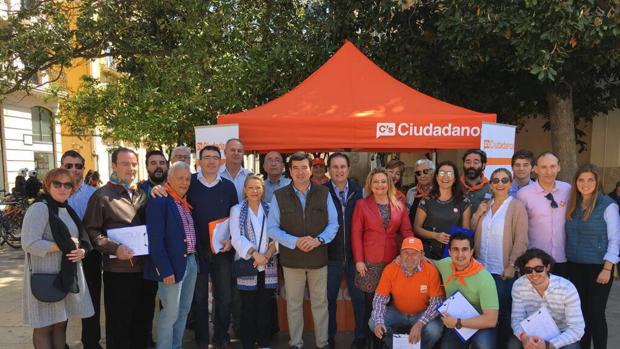 Ciudadanos recoge firmas para que el nombre de Valencia se mantenga en castellano