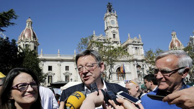 Imagen de Ribó junto a Puig y Oltra tomada este domingo en Valencia