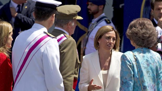 Los Reyes transmiten su pésame y destacan el «compromiso con España» de Carme Chacón