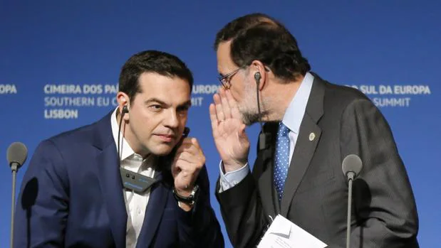 Tsipras y Rajoy, en la anterior cumbre del sur de la UE, en Lisboa