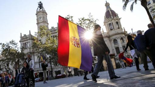 Uno de los participantes con la bandera republicana