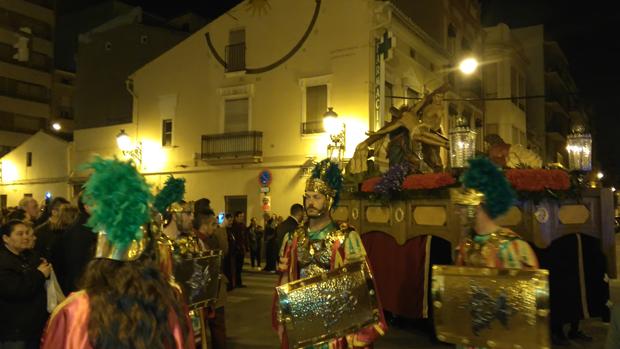 Imagen del paso de la Crucifixión tomada desde la calle José Benlliure