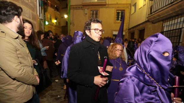 El alcalde de Cádiz, José María González, «Kichi» salió de procesión en marzo del pasado año