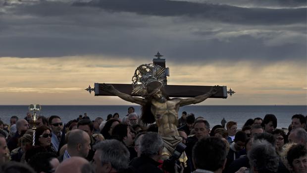 Imagen del traslado del Cristo del Salvador a la playa