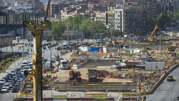 Estado actual de las obras de la plaza barcelonesa, punto habitual de tránsito rodado