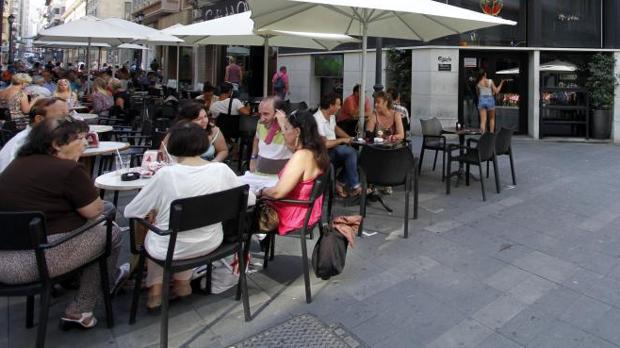 Terraza en la zona de la calle Castaños, uno de los puntos donde se medirá el nivel de ruido