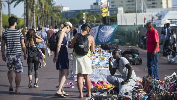 Venta ilegal en la Barceloneta