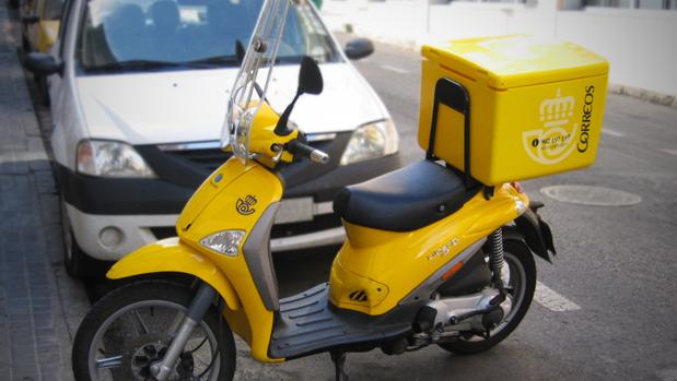 Una moto de las empleadas por Correos