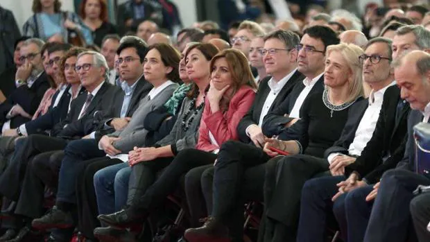 Los tres candidatos a las primarias del PSOE coinciden en el acto de homenaje a Carme Chacón