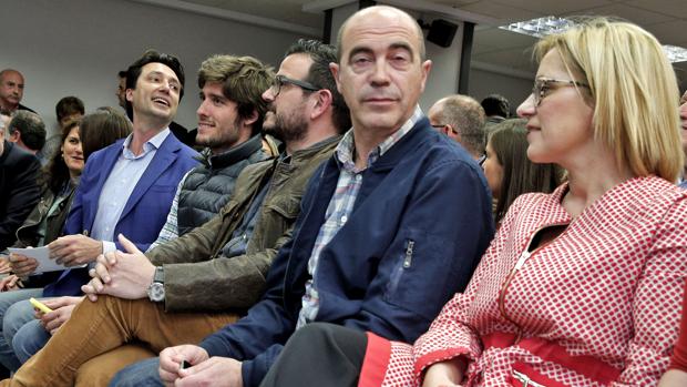 Contelles (a la derecha) y Betoret (a la izquierda), durante la Junta Directiva Provincial del PP de Valencia