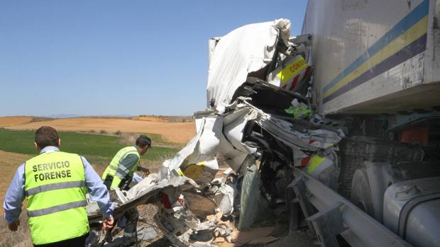 Accidente entre el camión y la furgoneta