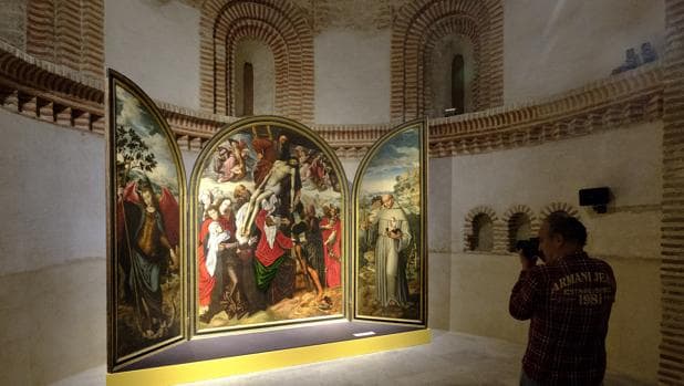 La obra del pintor Ambrosius Benson del siglo XVI se mezcla con los elementos típicos del mudéjar de la iglesia San Andrés, del que parte la muestra