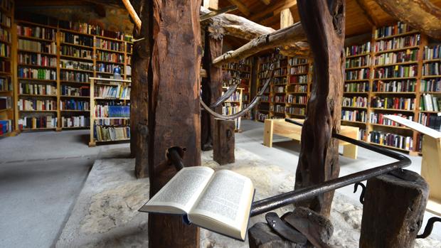 Desde junio han pasado por esta biblioteca del pequeño pueblo burgalés unas 2.500 personas