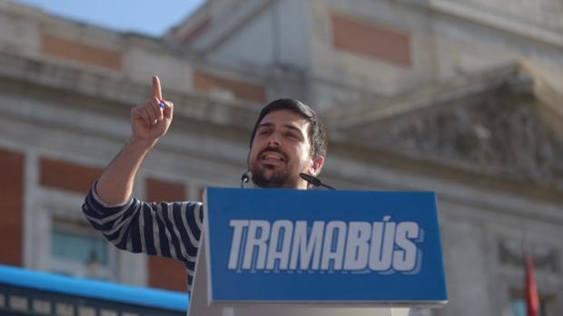 Espinar, ayer, en el acto con el Tramabús