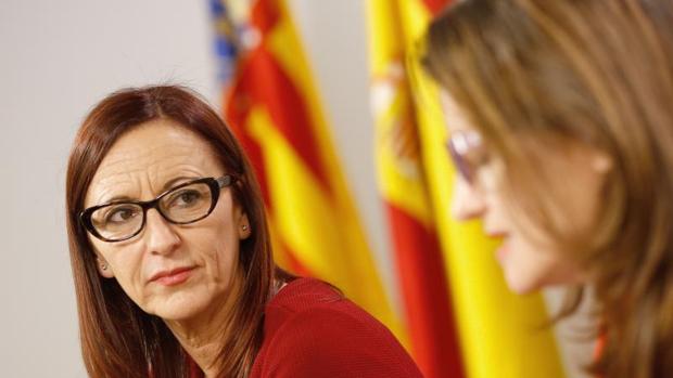 Maria Josep Amigó, con Mónica Oltra en una reunión en la Diputación de València