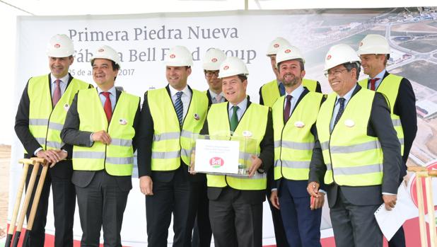 Page en el inicio de las obras de la fábrica de embutidos del grupo Bell en Fuensalida