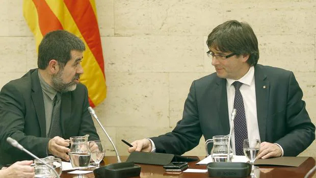 Imagen de archivo del presidente de la ANC, Jordi Sánchez, junto a Carles Puigdemont