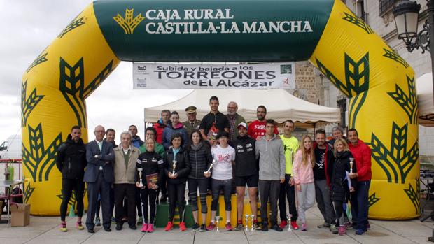 Particpantes en la subida a los torreones del Alcázar