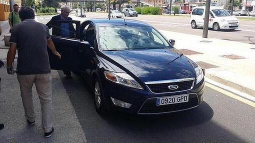 Imagen de archivo de Joan Ribó en un coche oficial