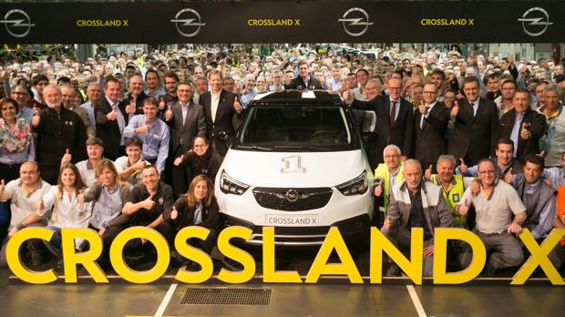 Los nuevos dueños franceses de Opel deciden seguir fabricando el Corsa en Aragón