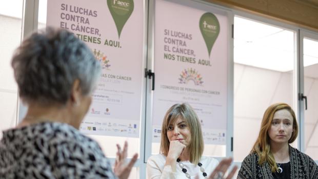 Las psicólogas de AECC de Valladolid, Maite Fernández y Elisa Ramos