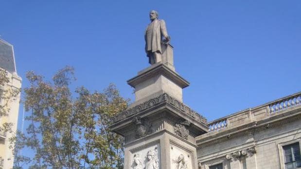  Monumento dedicado al Marqués de Comillas Antonio López, en Via Laietana