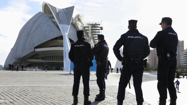 Imagen de archivo de un operativo policial en Valencia