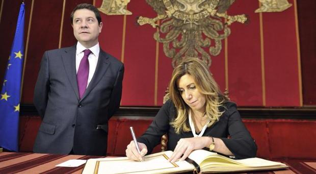La presidenta de la Junta de Andalucía visitó en 2014 el Ayuntamiento de Toledo, siendo alcalde Emiliano García-Page