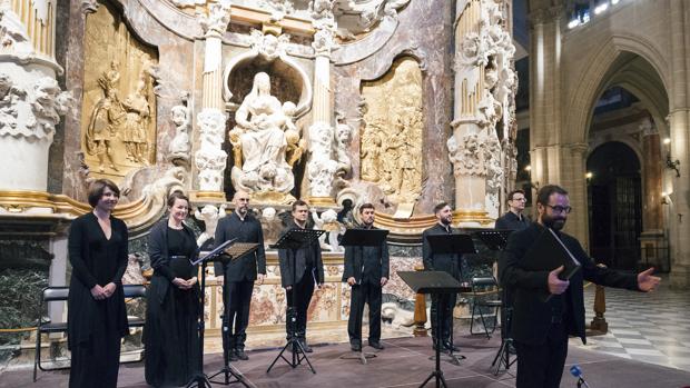 El telón de fondo no era ni más ni menos que el Transparente de la catedral